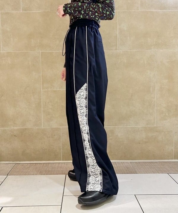 庭野 優紀さんの「BEAMS BOY / 樹脂 パール ロング ネックレス」を使ったコーディネート