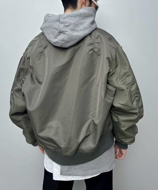 うえきんぐさんの「Manhattan Portage / 別注 MP1603-3EMB-BMB」を使ったコーディネート