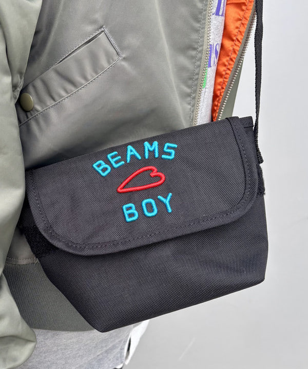 うえきんぐさんの「Manhattan Portage / 別注 MP1603-3EMB-BMB」を使ったコーディネート