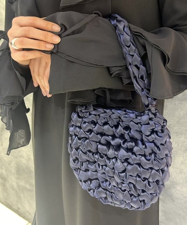 仙田 こころさんの「BEAMS WOMEN｜ISLA DE GAR / サテン クロシェ ハンドバッグ」を使ったコーディネート