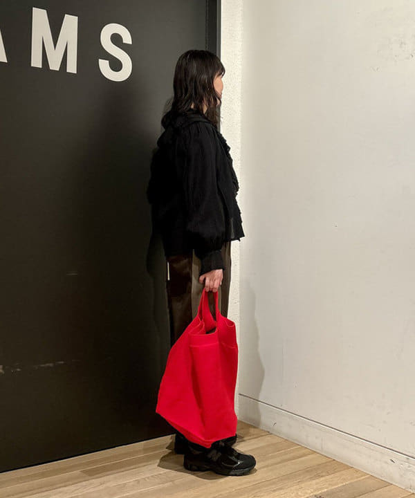 早川 萌子さんの「BEAMS WOMEN｜ラッフル ドレープ カラー ブラウス」を使ったコーディネート