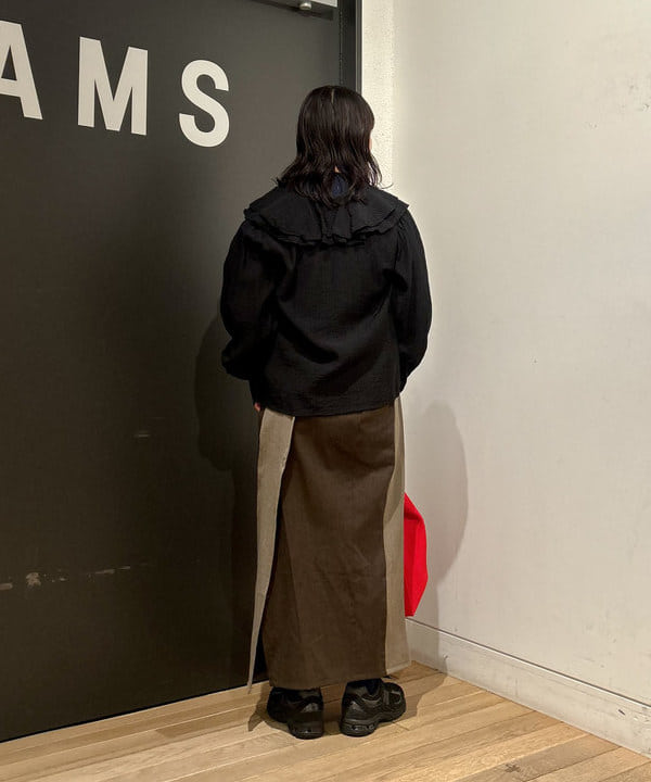 早川 萌子さんの「BEAMS WOMEN｜ラッフル ドレープ カラー ブラウス」を使ったコーディネート