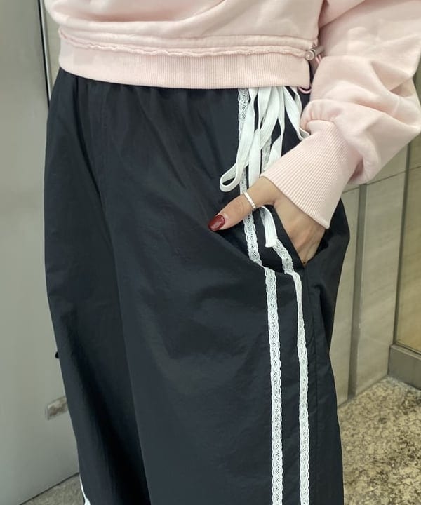 マツド ユメカさんの「BEAMS WOMEN｜スウェット ハーフジップ ハイネック プルオーバー」を使ったコーディネート