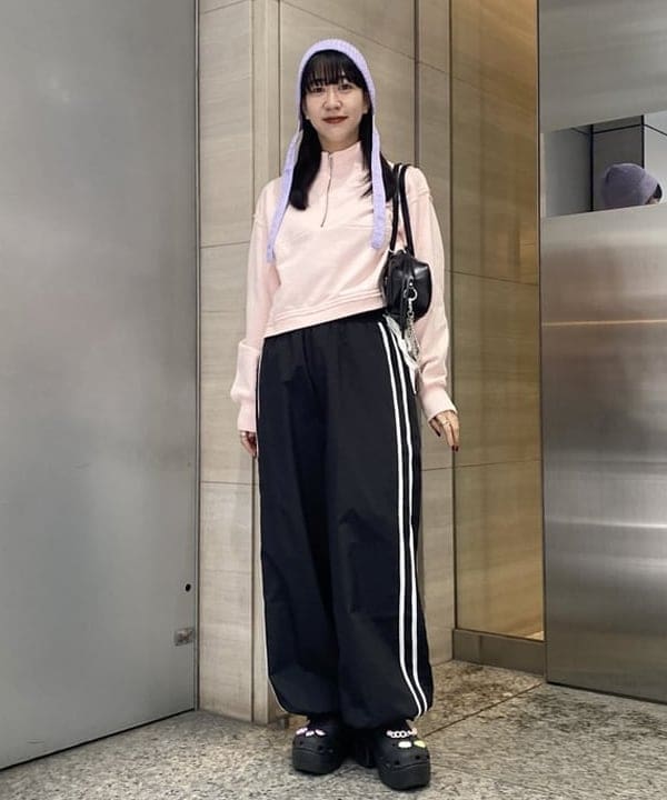 マツド ユメカさんの「BEAMS WOMEN｜スウェット ハーフジップ ハイネック プルオーバー」を使ったコーディネート