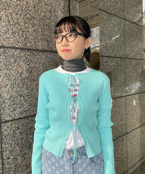 加歩さんの「BEAMS WOMEN｜スパンコール リブ リボン カーディガン」を使ったコーディネート