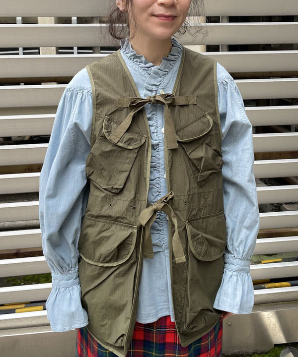 コウリキ　マミさんの「BEAMS WOMEN｜HAVERSACK / シャンブレー フリル シャツ」を使ったコーディネート
