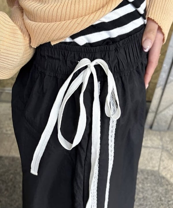 吉田 花さんの「BEAMS WOMEN｜les bon bon / victoria チョーカー」を使ったコーディネート