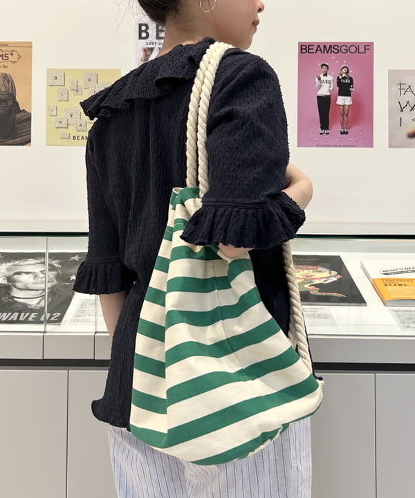 清水 彩乃さんの「BEAMS WOMEN｜ジャガード フリル ギャザー ショートスリーブ」を使ったコーディネート