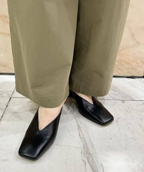 佐藤 美樹さんの「BEAMS WOMEN｜テトロンコットン コンフォート タックパンツ」を使ったコーディネート