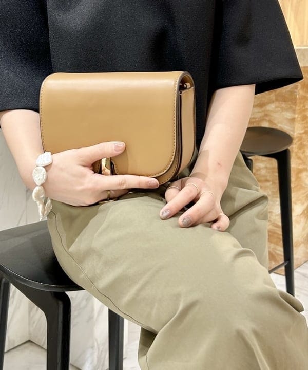 佐藤 美樹さんの「BEAMS WOMEN｜テトロンコットン コンフォート タックパンツ」を使ったコーディネート