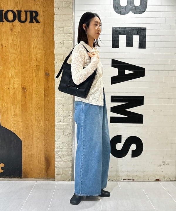 川口 恵さんの「BEAMS WOMEN｜プリーツ レース シャツ」を使ったコーディネート