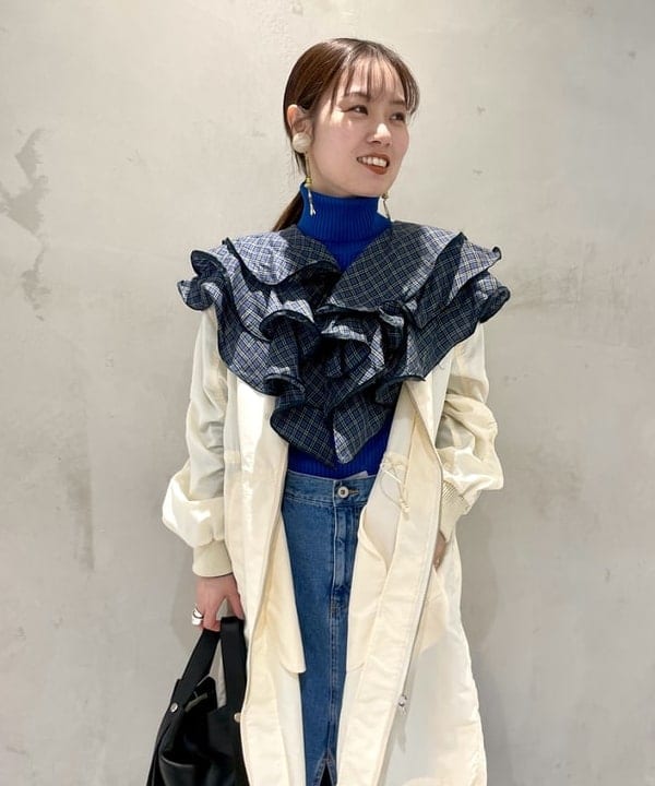 カタヤマ アヤさんの「BEAMS WOMEN｜バックタック ジップ コート」を使ったコーディネート