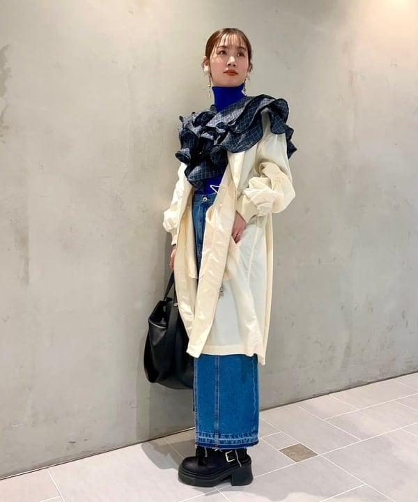 カタヤマ アヤさんの「BEAMS WOMEN｜バックタック ジップ コート」を使ったコーディネート