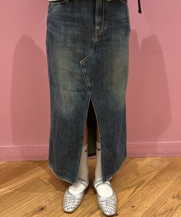 リズさんの「BEAMS WOMEN｜【別注】RED CARD TOKYO / Cameron デニムスカート」を使ったコーディネート