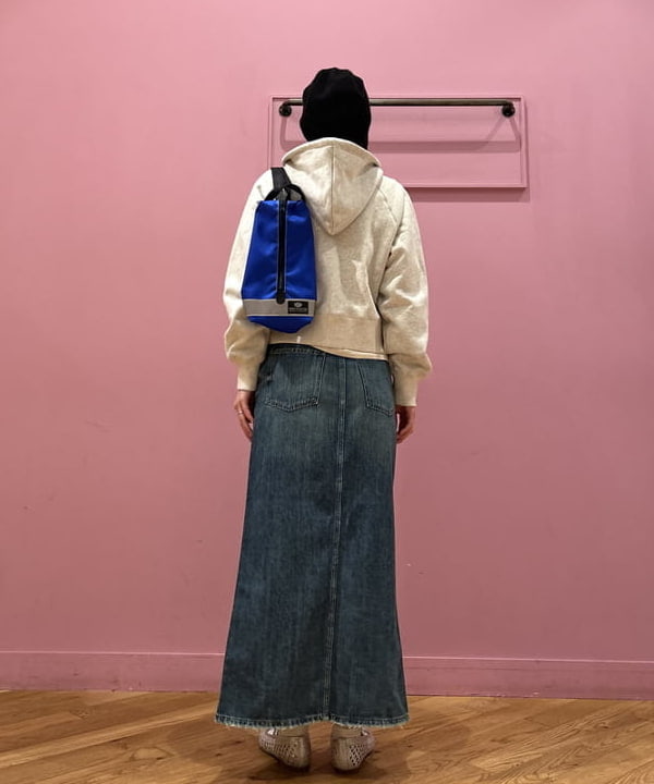 リズさんの「BEAMS WOMEN｜【別注】RED CARD TOKYO / Cameron デニムスカート」を使ったコーディネート