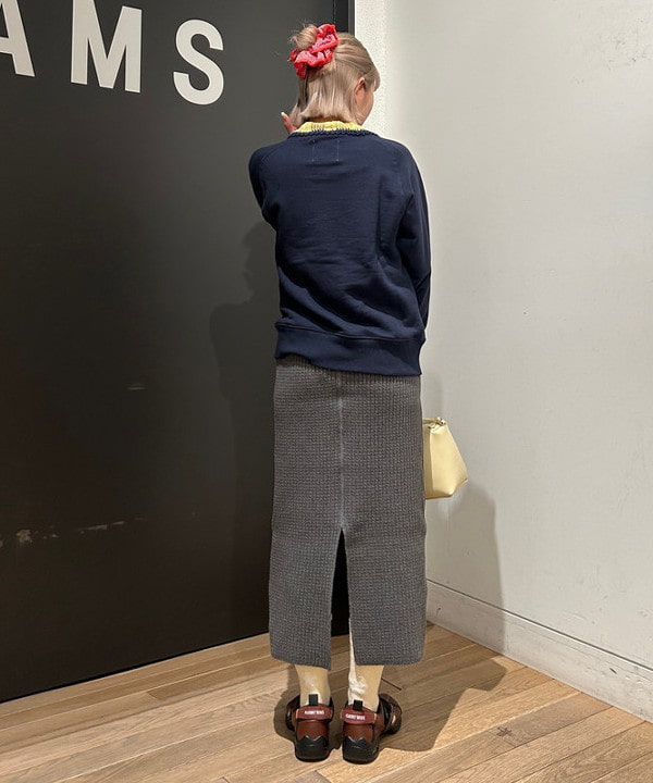 佐藤 亜美さんの「BEAMS WOMEN｜AK+1 / ワッフルニット スカート」を使ったコーディネート