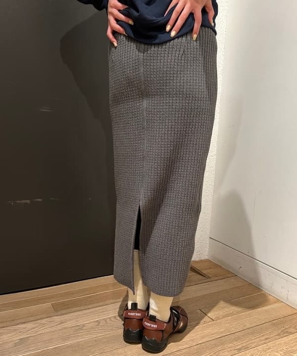 佐藤 亜美さんの「BEAMS WOMEN｜AK+1 / ワッフルニット スカート」を使ったコーディネート