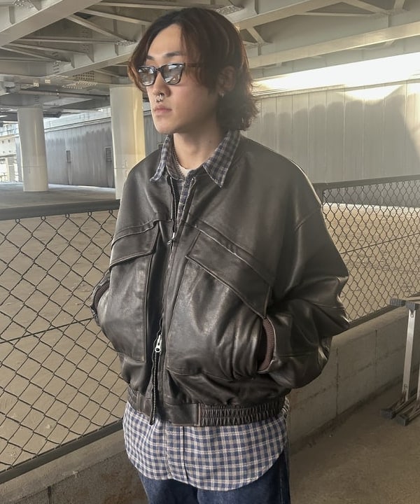 タマイユウトさんの「BEAMS WOMEN｜ユーズド加工 レザー ショートブルゾン」を使ったコーディネート