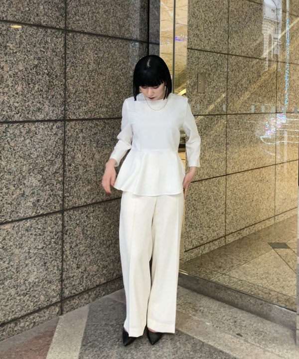 大槻 まひろさんの「BEAMS WOMEN｜ハイウエスト ワイド ストレートパンツ＊」を使ったコーディネート
