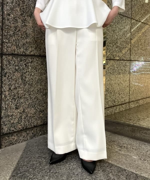 大槻 まひろさんの「BEAMS WOMEN｜ハイウエスト ワイド ストレートパンツ＊」を使ったコーディネート