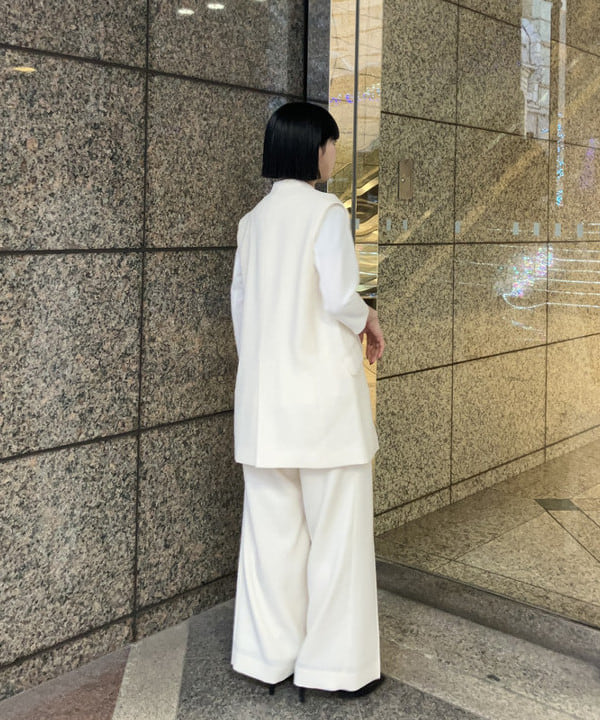 大槻 まひろさんの「BEAMS WOMEN｜ハイウエスト ワイド ストレートパンツ＊」を使ったコーディネート
