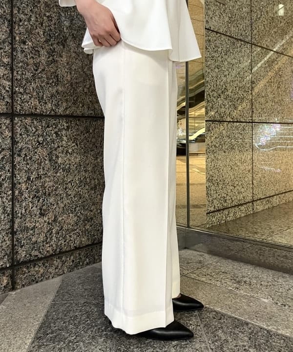 大槻 まひろさんの「BEAMS WOMEN｜ハイウエスト ワイド ストレートパンツ＊」を使ったコーディネート