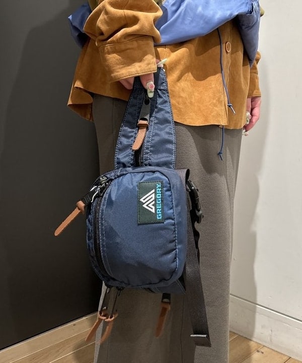 安藤 菜央さんの「BEAMS WOMEN｜GREGORY / 別注 VINTAGE HIP MATE NAVY」を使ったコーディネート