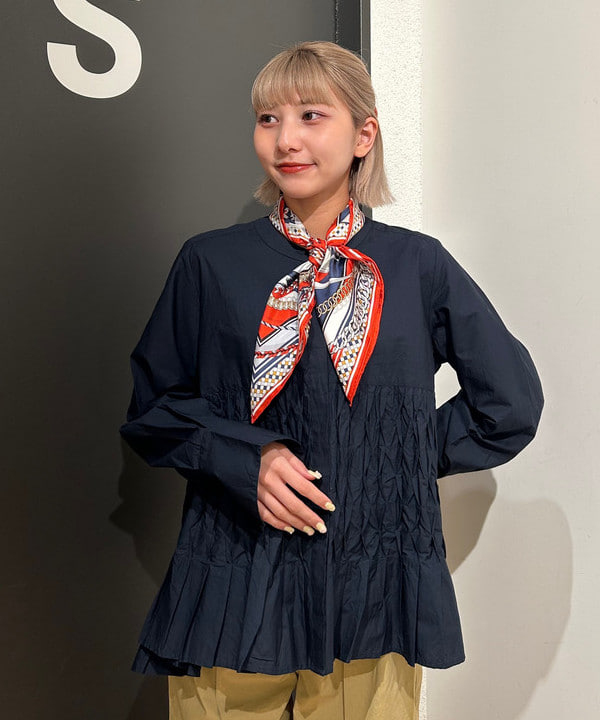 佐藤 亜美さんの「BEAMS WOMEN｜【別注】ne Quittez pas / コットンポプリン ウエーブタック ブラウス」を使ったコーディネート