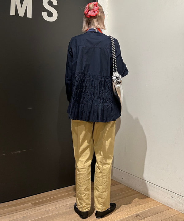 佐藤 亜美さんの「BEAMS WOMEN｜【別注】ne Quittez pas / コットンポプリン ウエーブタック ブラウス」を使ったコーディネート