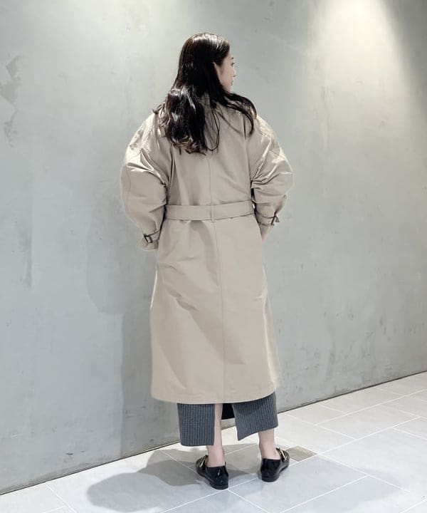 坂本 涼花さんの「BEAMS WOMEN｜AK+1 / ドルマンスリーブ風 トレンチコート」を使ったコーディネート