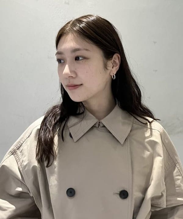 坂本 涼花さんの「BEAMS WOMEN｜AK+1 / ドルマンスリーブ風 トレンチコート」を使ったコーディネート