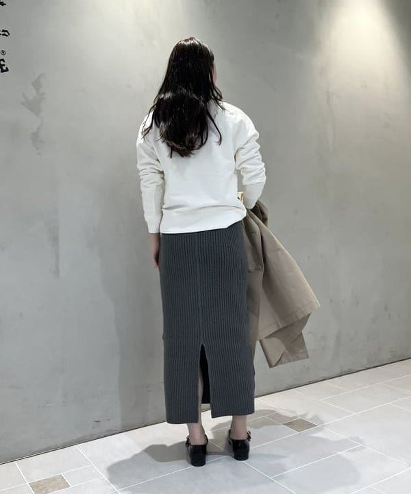 坂本 涼花さんの「BEAMS WOMEN｜AK+1 / ドルマンスリーブ風 トレンチコート」を使ったコーディネート