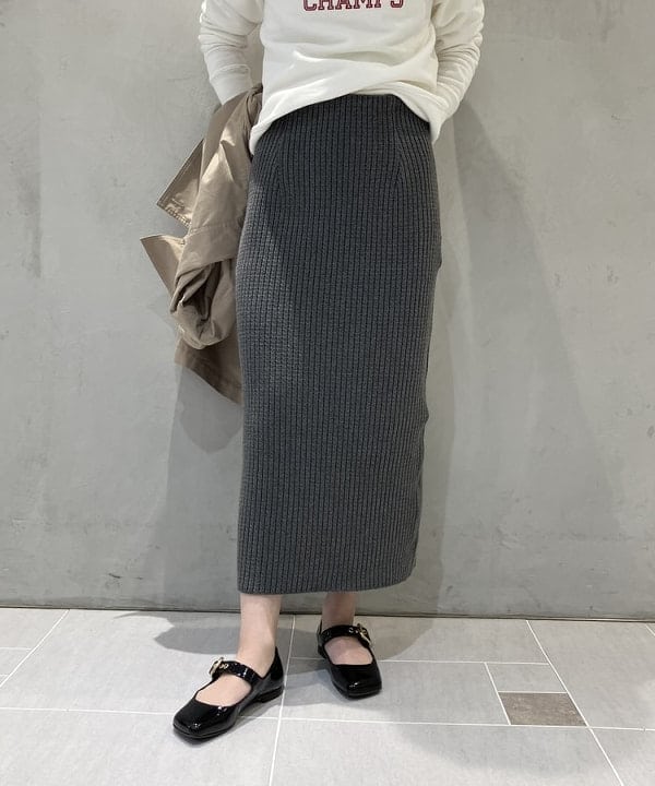 坂本 涼花さんの「BEAMS WOMEN｜AK+1 / ドルマンスリーブ風 トレンチコート」を使ったコーディネート