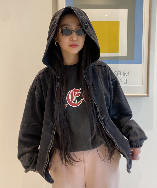 ayaさんの「BEAMS WOMEN｜フェード カレッジ Tシャツ」を使ったコーディネート