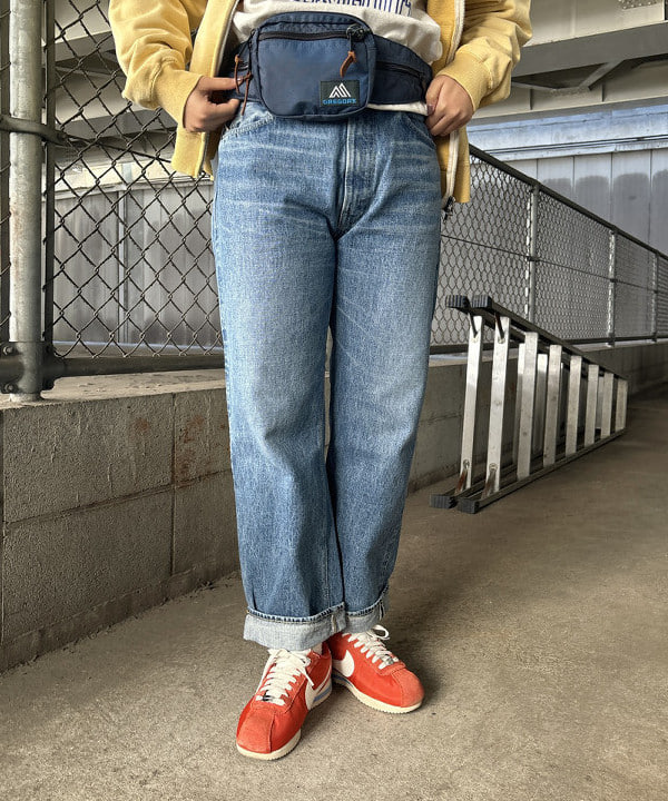 チナツさんの「BEAMS WOMEN｜GREGORY / 別注 VINTAGE HIP MATE NAVY」を使ったコーディネート