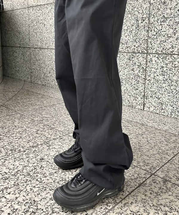 吉田 洸輝さんの「BEAMS WOMEN｜ベーシック ツイル イージーパンツ」を使ったコーディネート