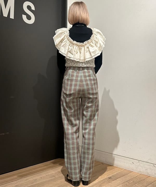 佐藤 亜美さんの「BEAMS WOMEN｜リブ タートルネックニット」を使ったコーディネート