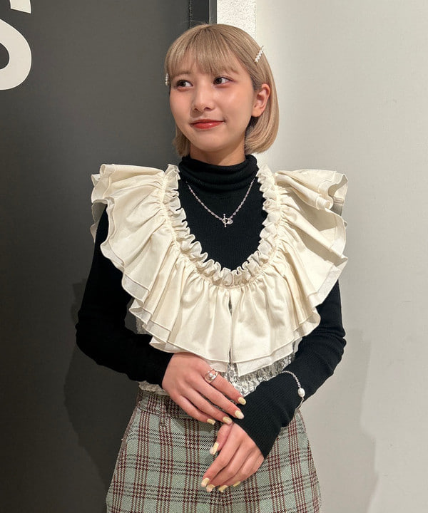 佐藤 亜美さんの「BEAMS WOMEN｜リブ タートルネックニット」を使ったコーディネート