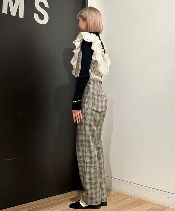 佐藤 亜美さんの「BEAMS WOMEN｜リブ タートルネックニット」を使ったコーディネート