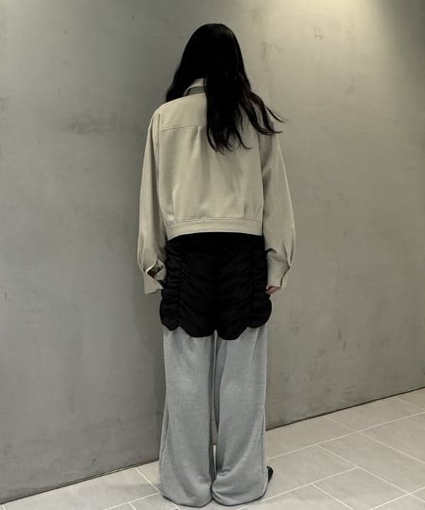 須賀さんの「BEAMS WOMEN｜ハトメフラップ ブルゾン」を使ったコーディネート