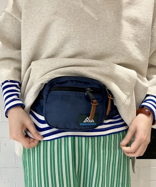 小原 もこさんの「BEAMS WOMEN｜GREGORY / 別注 VINTAGE HIP MATE NAVY」を使ったコーディネート
