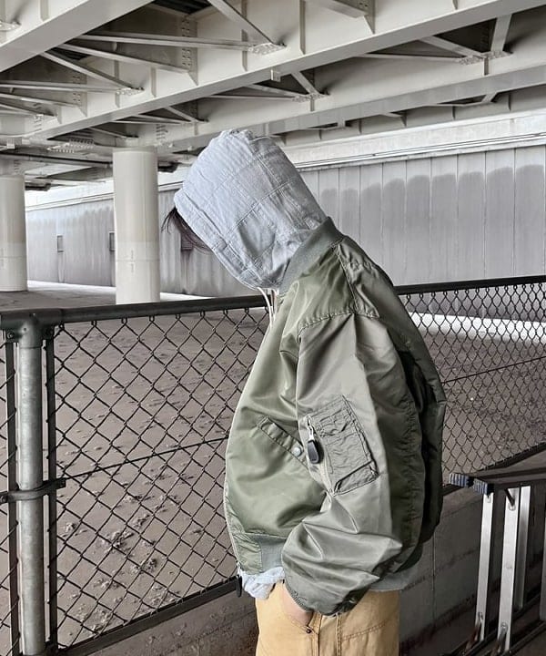 槙山 賢斗さんの「BEAMS WOMEN｜パッチワーク ヘリンボーン フードシャツ」を使ったコーディネート