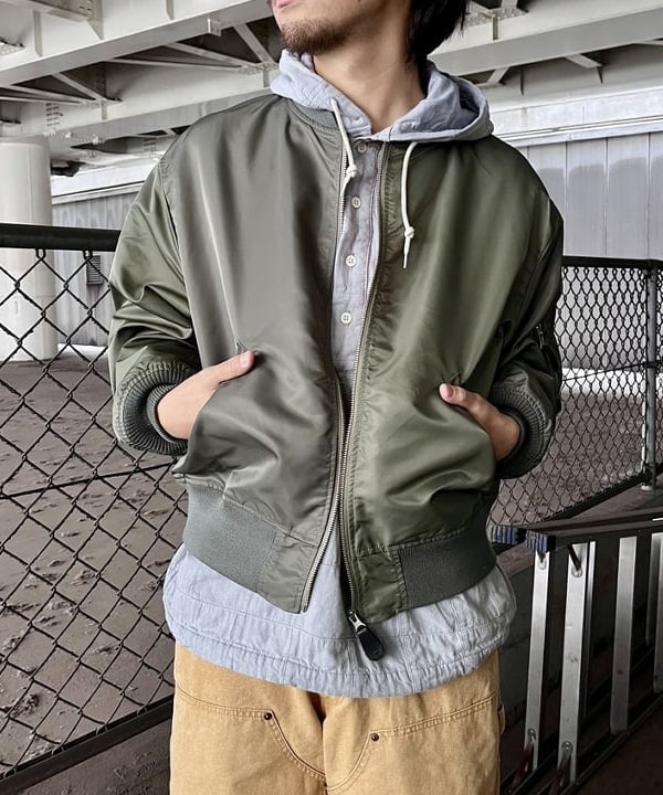 槙山 賢斗さんの「BEAMS WOMEN｜パッチワーク ヘリンボーン フードシャツ」を使ったコーディネート