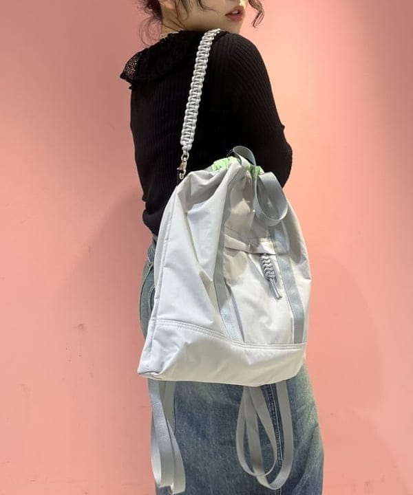星野 真依さんの「BEAMS WOMEN｜CONTROL FREAK / ナイロン 3Way トートバッグ」を使ったコーディネート