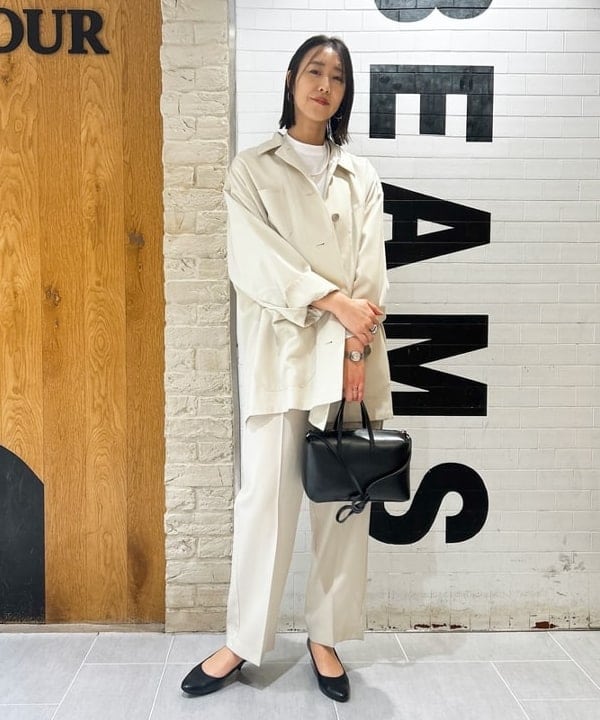 川口 恵さんの「BEAMS WOMEN｜テトロンコットン スタンドカラー シャツ」を使ったコーディネート