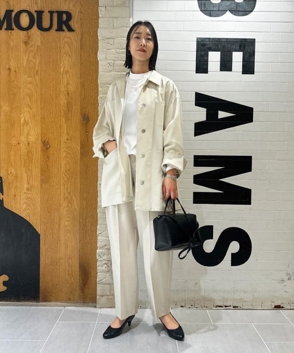 川口 恵さんの「BEAMS WOMEN｜テトロンコットン スタンドカラー シャツ」を使ったコーディネート