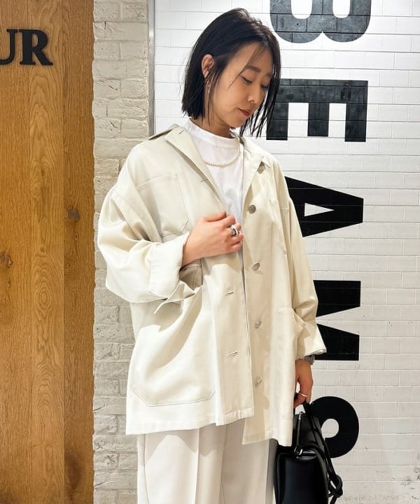 川口 恵さんの「BEAMS WOMEN｜テトロンコットン スタンドカラー シャツ」を使ったコーディネート