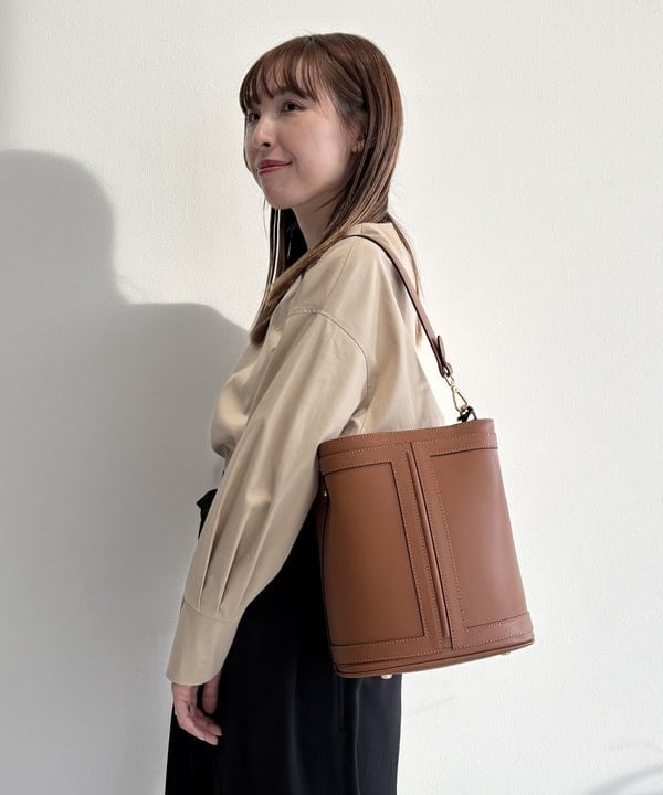 makita mikaさんの「BEAMS WOMEN｜GIANNI NOTARO / NEW フレーム バケット バッグ」を使ったコーディネート