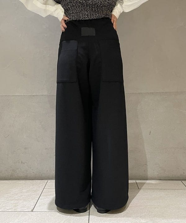 高木 菜央さんの「BEAMS WOMEN｜Demi-Luxe BEAMS / スムースレザー ローファー」を使ったコーディネート