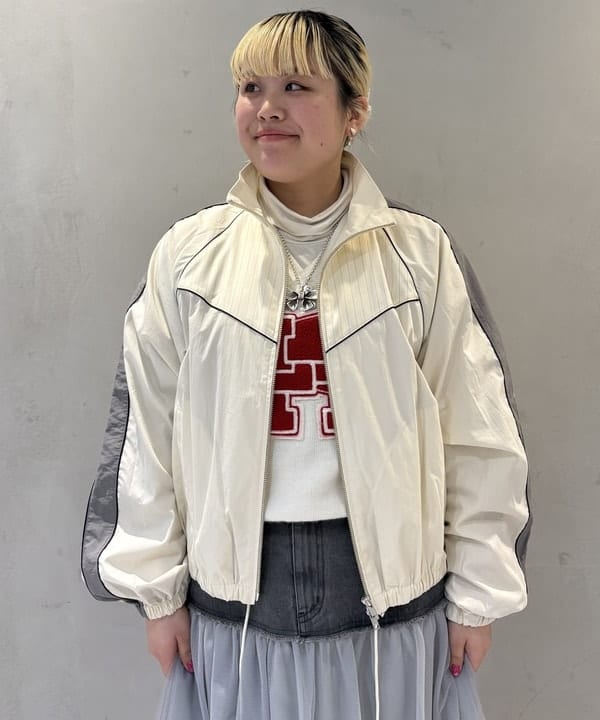 大石彩可さんの「BEAMS WOMEN｜ストライプ キリカエ トラックジャケット」を使ったコーディネート